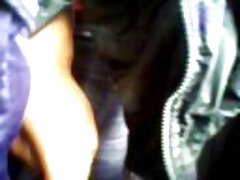 Teenie bronceada obtiene coño afeitado apretado sacudido