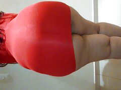 ¡A Southern Brooke le encanta bromear mientras lame su consolador de cristal de bastón de caramelo, mira cómo lo desliza entre sus enormes tetas y luego muestra sus habilidades orales mientras lo chupa!