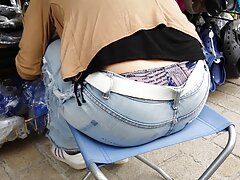 Summer Long pasa la tarde al aire libre junto a la piscina siendo follada duro y rápido por sus agujeros amateur