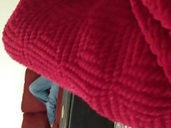 La pequeña April se masturba hasta el orgasmo