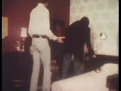 Viejo profesor engaña a su alumno para que tenga sexo para obtener calificaciones