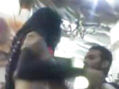 Tetas enormes en vestido de malla negro