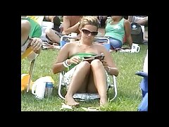 Adolescente sexy tetona Emilys Dream se quita la lencería sexy para mostrar su cuerpo apretado y sus grandes tetas