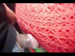 La sexy Brooke se desnuda en la cocina